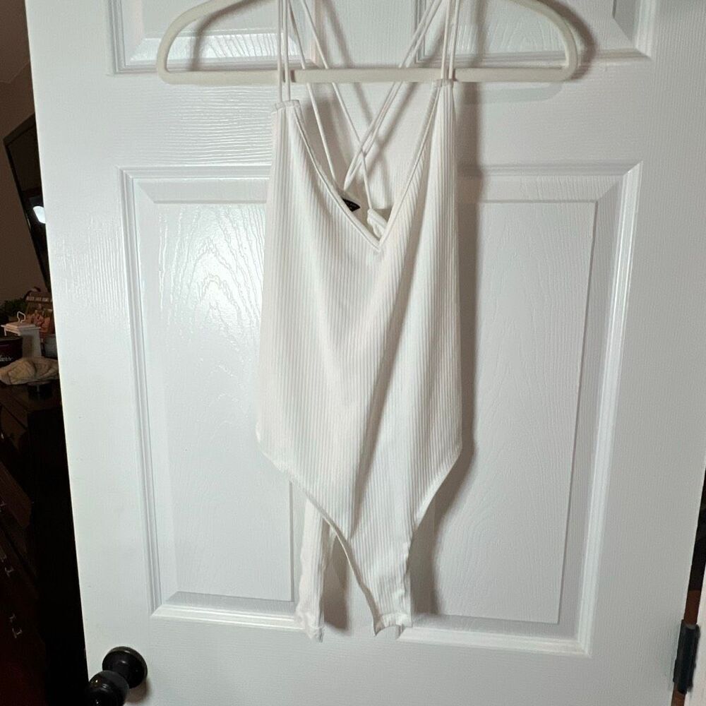 SHEIN White Ribbed Strappy Back Bodysuit – Size L